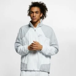 Nike Re-issue Woven Men's Jacket White-Wolf Grey -RBD OUTLET ar1869 107 main da2f2e89 bd6a 469d 9eb2 7cec97cf7cde