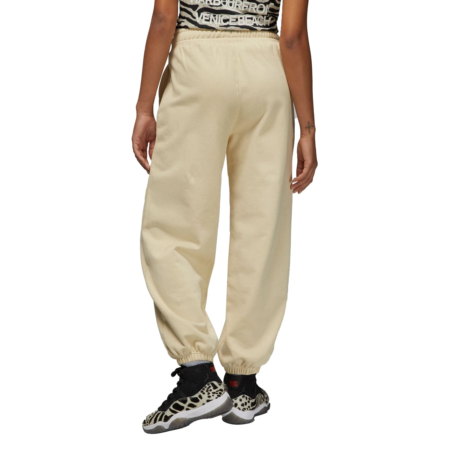 Jordan Flight Women's Fleece Pants Beach Beige 2 Jordan Flight Women's Fleece Pants Beach Beige - Image 2