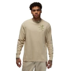 Air Jordan Flight Heritage Paris Men's Crewneck Tee Rattan-Alligator